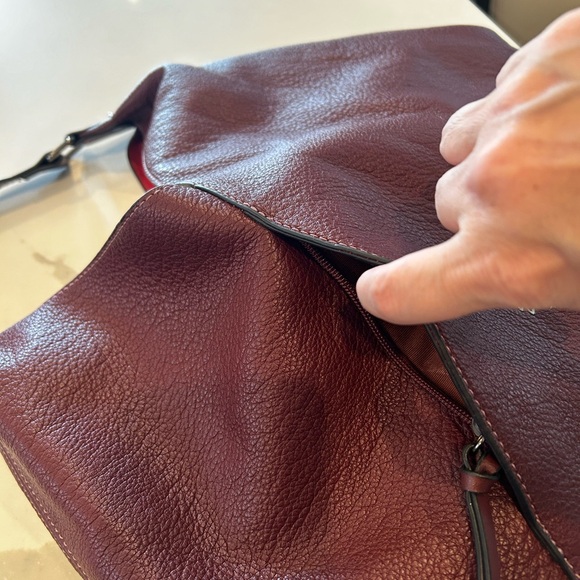 Red shoulder bag. - Picture 4 of 5